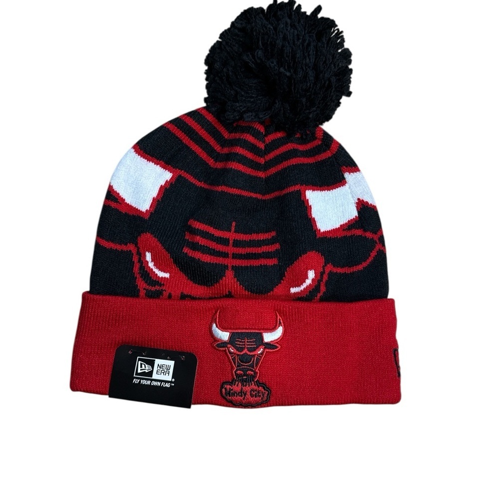 New Era Bulls Red and Black Pom Beanie NBA Chicago Bulls Logo Whiz